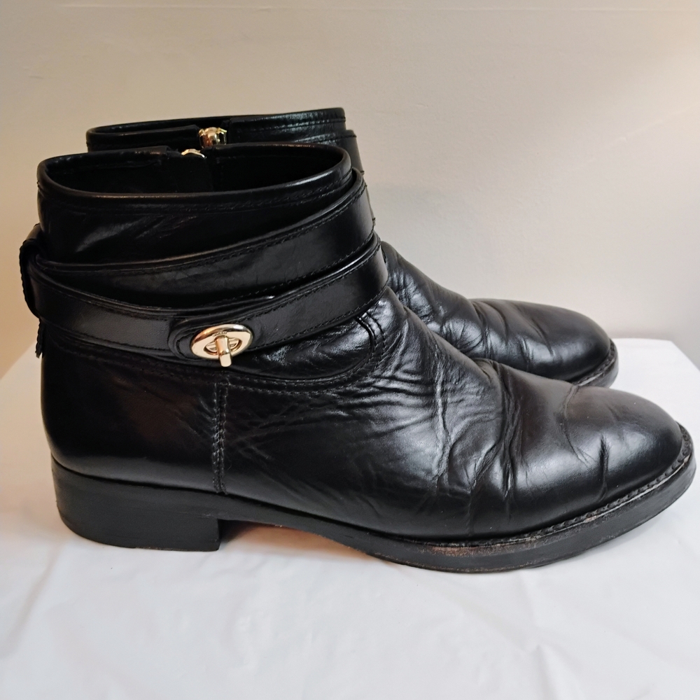 Elegant Black and Tan Leather Boots (Size 9)